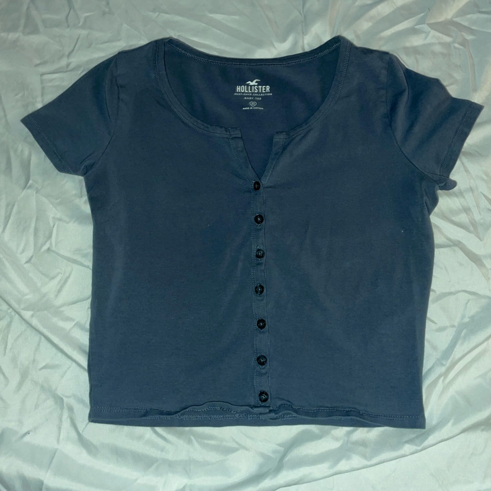 ✨Hollister Baby Tee✨